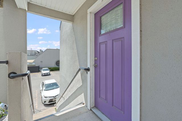 935 La Posada DR 254, Austin, TX 78752