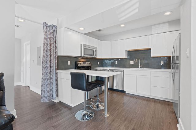 935 La Posada DR 254, Austin, TX 78752