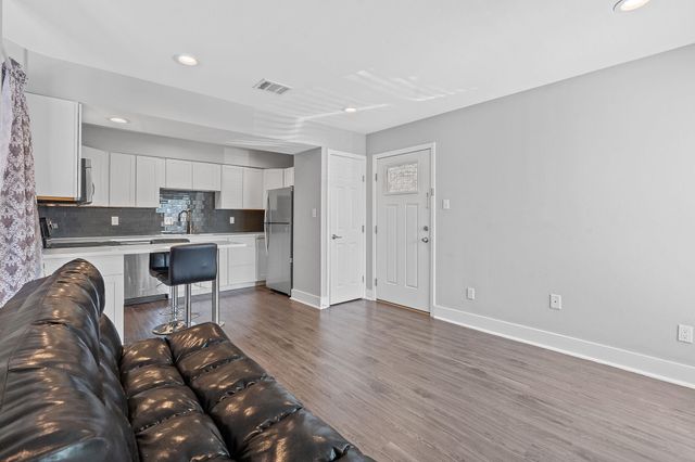 935 La Posada DR 254, Austin, TX 78752