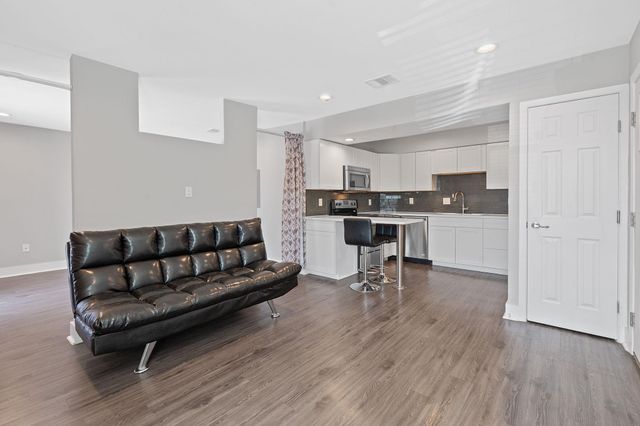 935 La Posada DR 254, Austin, TX 78752