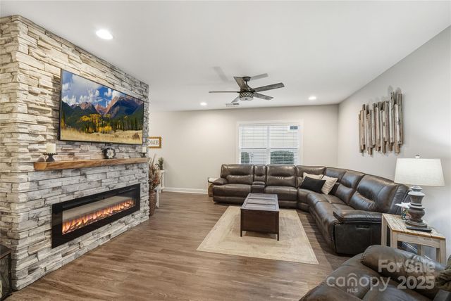 6297 Raven Rock Drive, Denver, NC 28037