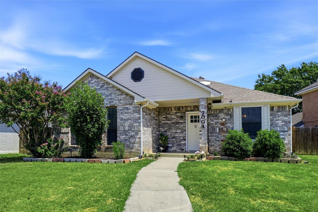 7004 Bentley Avenue, Fort Worth, TX 76137