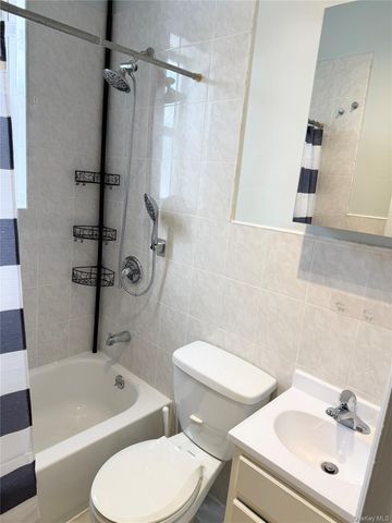 1831 25th Road 2nd Floor, Astoria, NY 11102