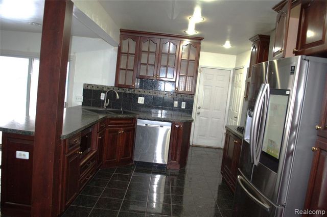 8452 Doncaster Drive, Sterling Heights, MI 48312