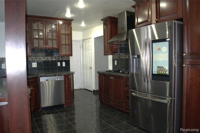 8452 Doncaster Drive, Sterling Heights, MI 48312