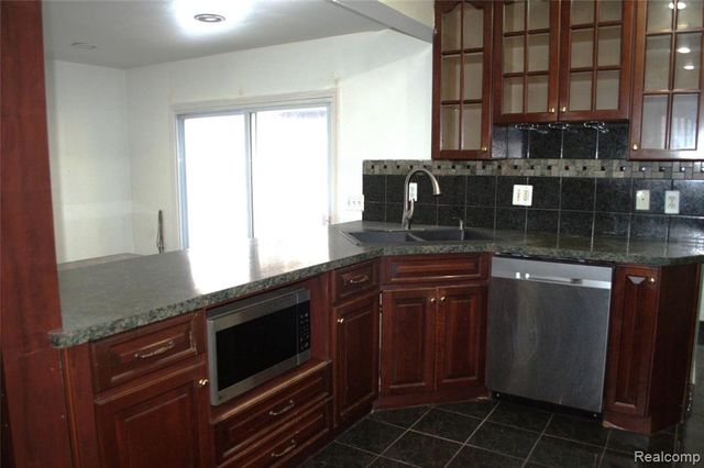 8452 Doncaster Drive, Sterling Heights, MI 48312