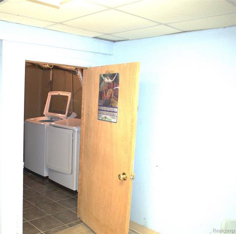 8452 Doncaster Drive, Sterling Heights, MI 48312