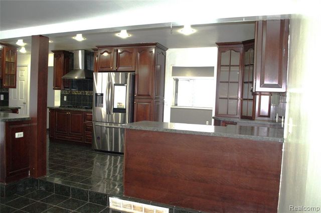 8452 Doncaster Drive, Sterling Heights, MI 48312