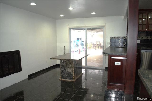 8452 Doncaster Drive, Sterling Heights, MI 48312