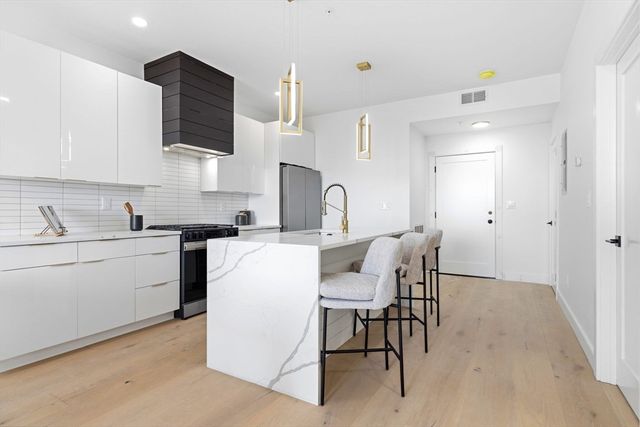 66 Mcgrath 305, Quincy, MA 02169