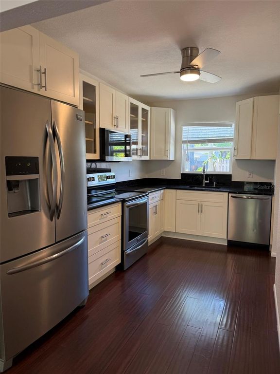 Image 2 of property listing at 2787 41ST AVENUE N, St Petersburg, FL 33714