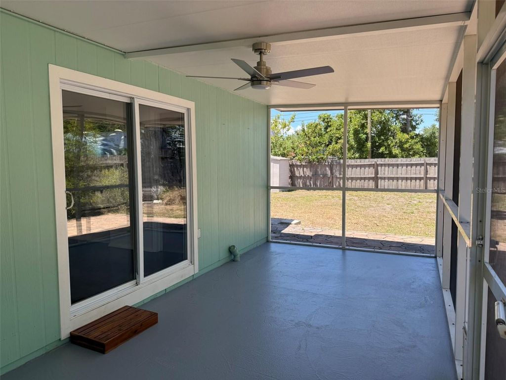 Image 18 of property listing at 2787 41ST AVENUE N, St Petersburg, FL 33714