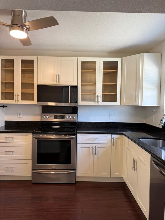 Image 3 of property listing at 2787 41ST AVENUE N, St Petersburg, FL 33714