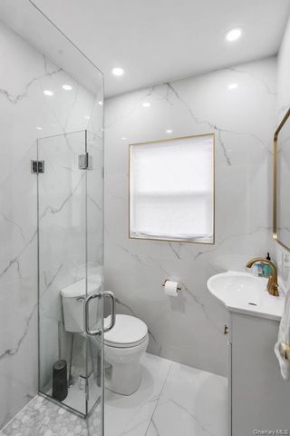 41 Jerome Avenue, Mineola, NY 11501