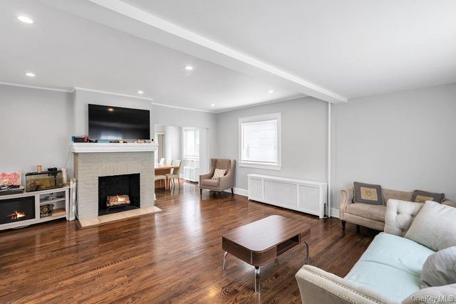 41 Jerome Avenue, Mineola, NY 11501