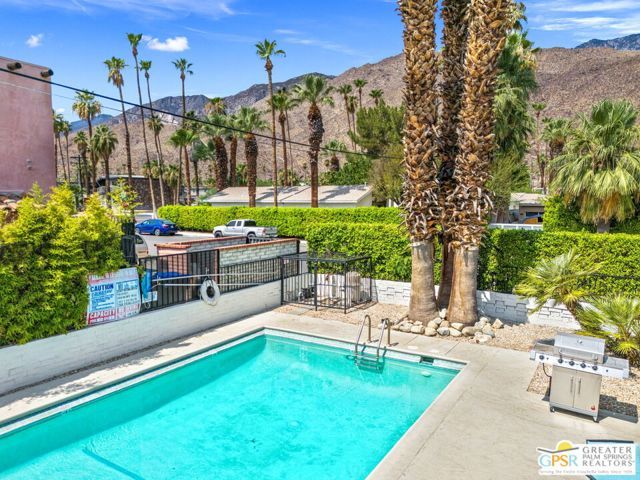1674 S Via Salida 1, Palm Springs, CA 92264