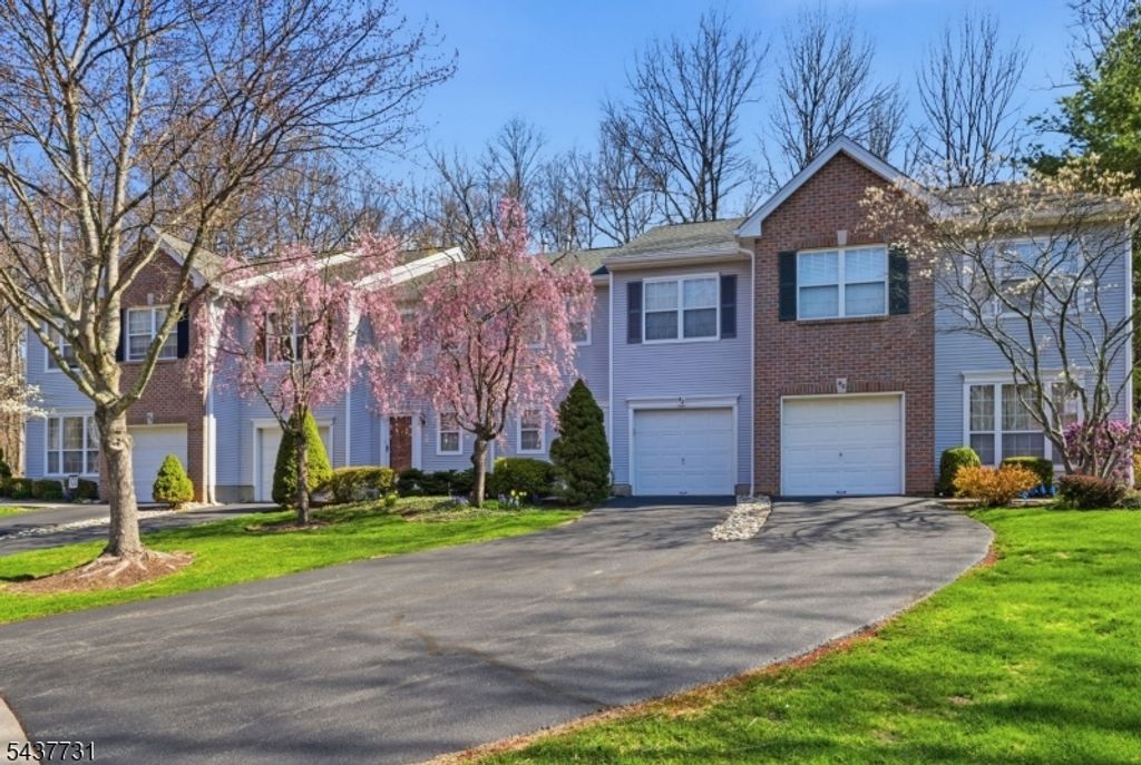 42 Pond Hollow Dr, Jefferson Twp., NJ 07438 — exterior