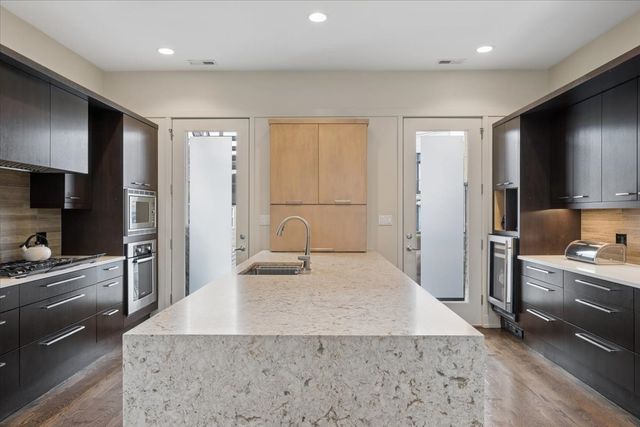 1622 W Julian Street 2, Chicago, IL 60622