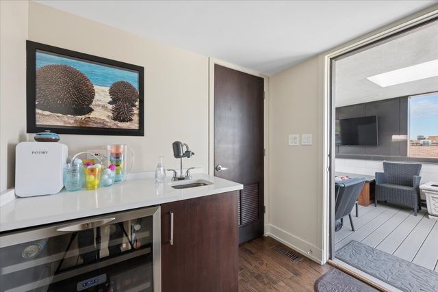 1622 W Julian Street 2, Chicago, IL 60622