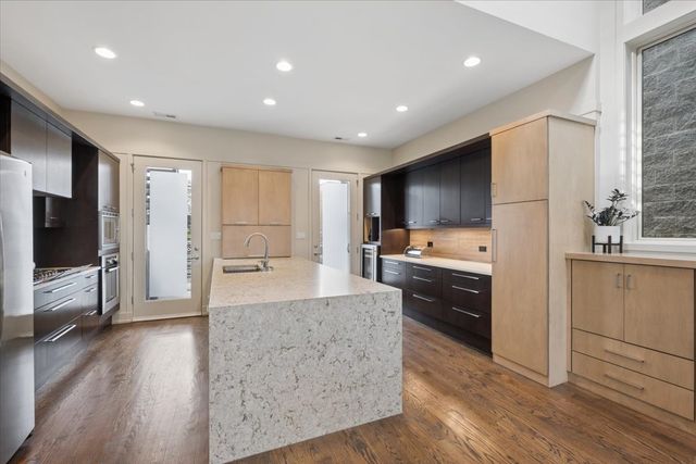 1622 W Julian Street 2, Chicago, IL 60622