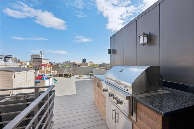 1622 W Julian Street 2, Chicago, IL 60622