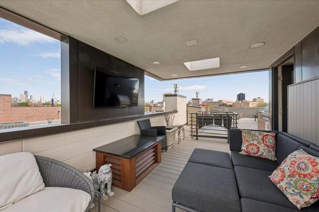 1622 W Julian Street 2, Chicago, IL 60622
