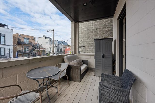 1622 W Julian Street 2, Chicago, IL 60622