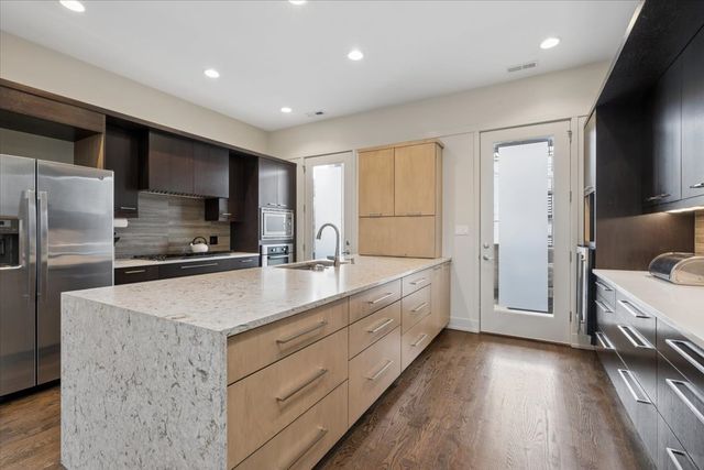 1622 W Julian Street 2, Chicago, IL 60622