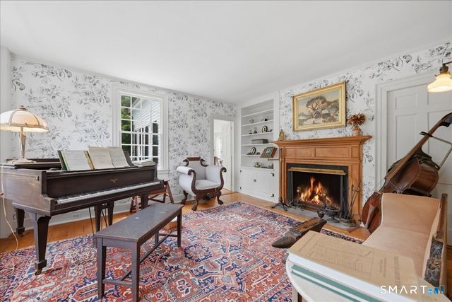 8 Meeting House Road, Haddam, CT 06438