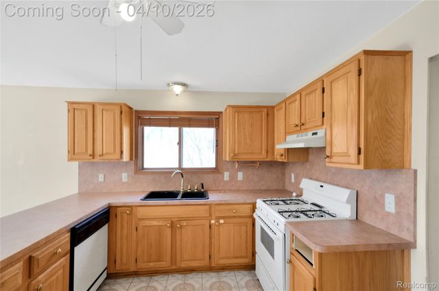 7600 Village Drive, Washington Township, MI 48094