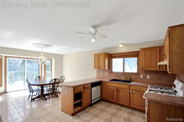 7600 Village Drive, Washington Township, MI 48094