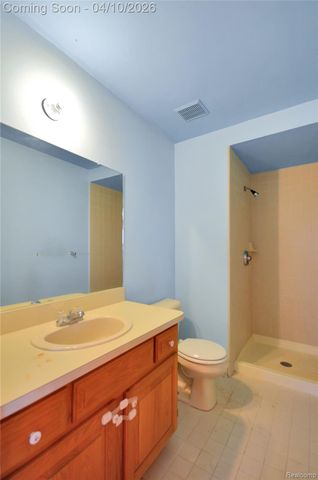 7600 Village Drive, Washington Township, MI 48094