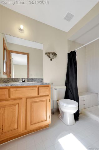 7600 Village Drive, Washington Township, MI 48094
