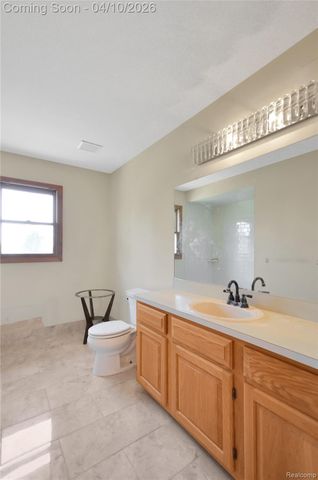 7600 Village Drive, Washington Township, MI 48094