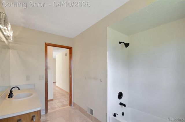 7600 Village Drive, Washington Township, MI 48094
