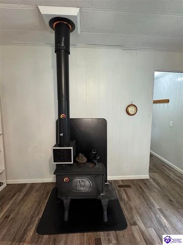 1270 Gaines Road, Brandenburg, KY 40108