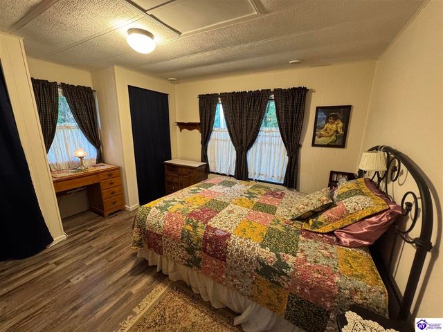 1270 Gaines Road, Brandenburg, KY 40108