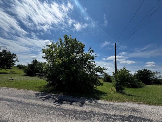 225 Half Moon Way, Runaway Bay, TX 76426