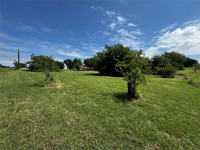 225 Half Moon Way, Runaway Bay, TX 76426