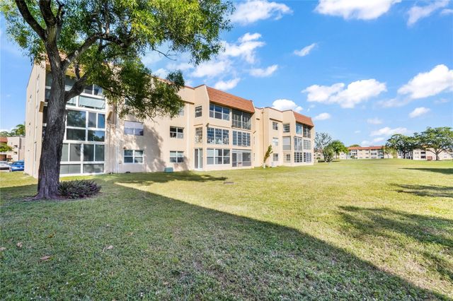 9300 Sunrise Lakes Boulevard 309, Sunrise, FL 33322