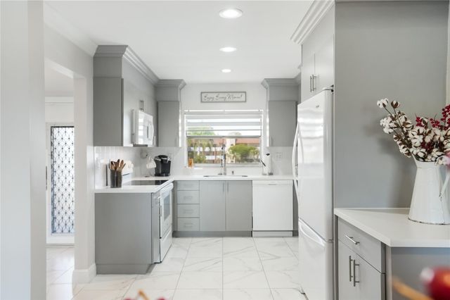 9300 Sunrise Lakes Boulevard 309, Sunrise, FL 33322