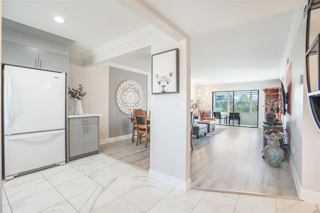 9300 Sunrise Lakes Boulevard 309, Sunrise, FL 33322