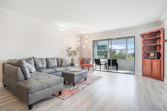 9300 Sunrise Lakes Boulevard 309, Sunrise, FL 33322