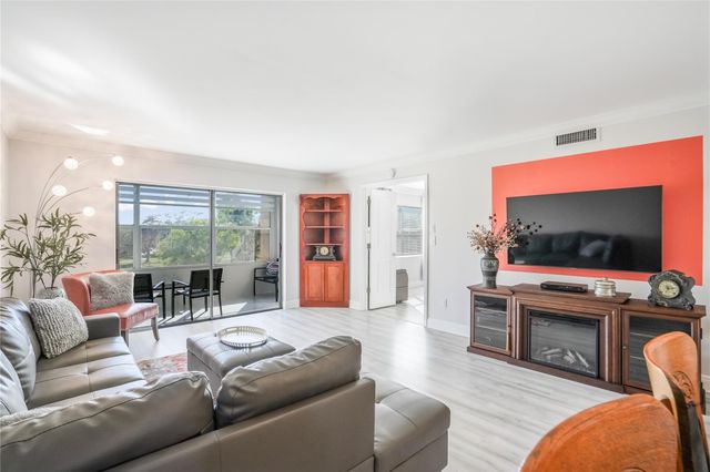 9300 Sunrise Lakes Boulevard 309, Sunrise, FL 33322