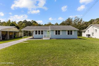 647 W Shore Drive, Swansboro, NC 28584