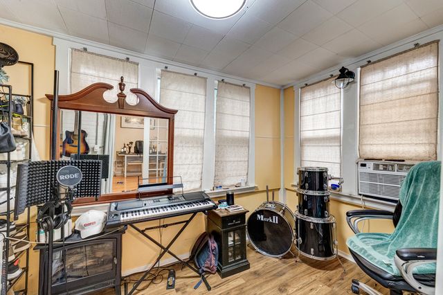 923 MANCHESTER Avenue, Westchester, IL 60154