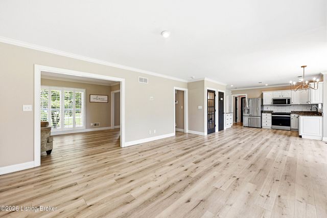 4201 Bryant Park Dr, Louisville, KY 40299