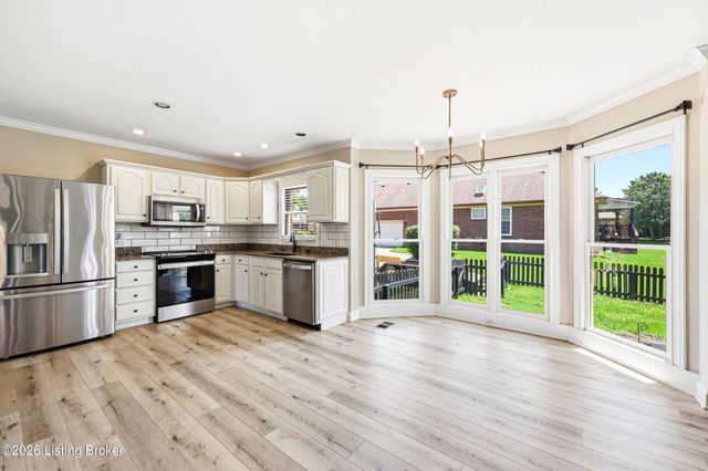 4201 Bryant Park Dr, Louisville, KY 40299