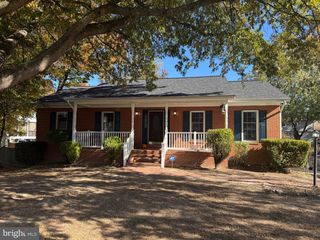 8 ENGLISH OAK CIR, Fredericksburg, VA 22408