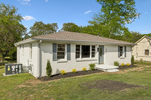 609 E 11th St, Columbia, TN 38401